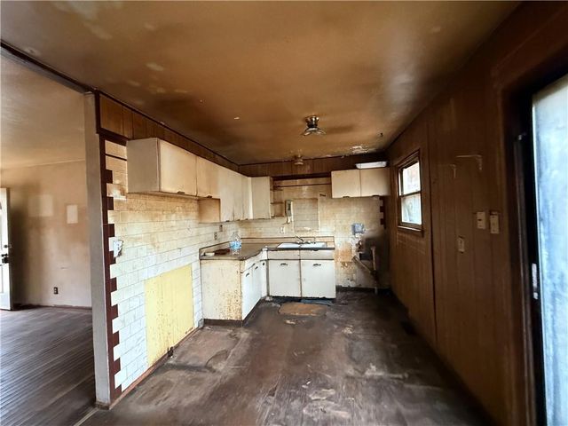 8618 Corrington Street, Kansas City, MO 64138