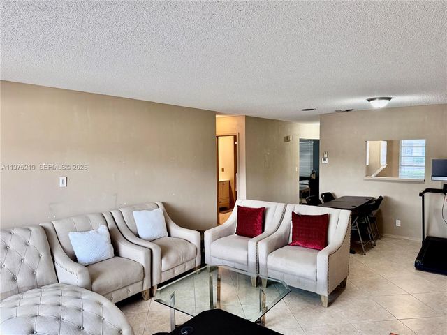 8838 Bella Vista Drive, Boca Raton, FL 33433