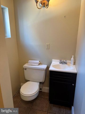 129 W EAGLE RD, Havertown, PA 19083