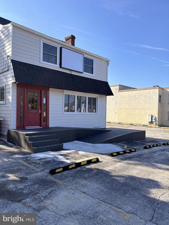 129 W EAGLE RD, Havertown, PA 19083