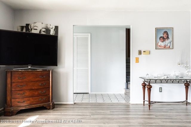 515 Chanticleer Trail, Lansing, MI 48917