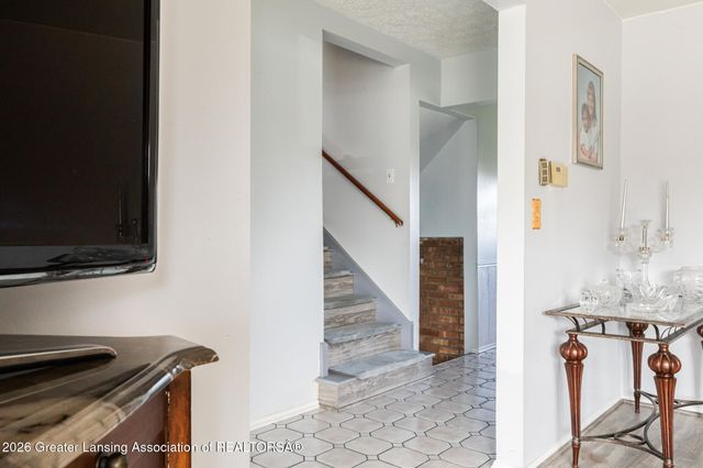 515 Chanticleer Trail, Lansing, MI 48917