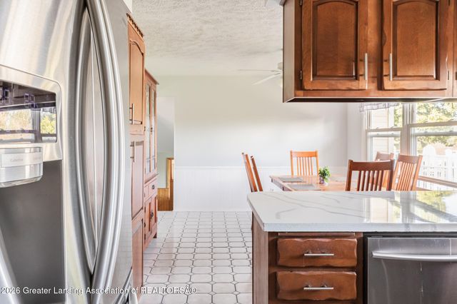 515 Chanticleer Trail, Lansing, MI 48917