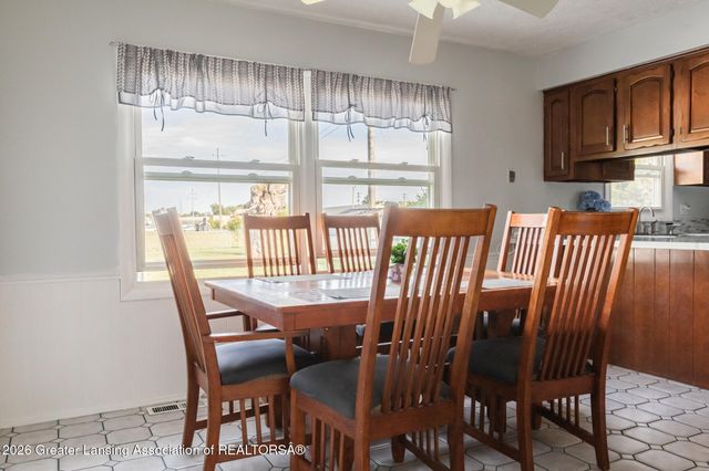 515 Chanticleer Trail, Lansing, MI 48917