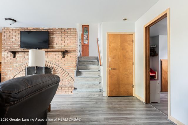 515 Chanticleer Trail, Lansing, MI 48917