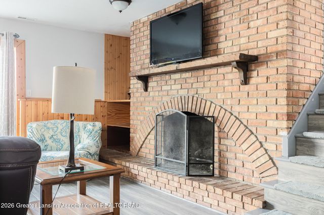 515 Chanticleer Trail, Lansing, MI 48917