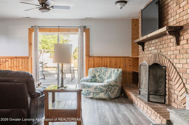 515 Chanticleer Trail, Lansing, MI 48917