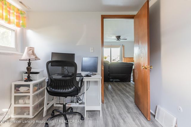 515 Chanticleer Trail, Lansing, MI 48917