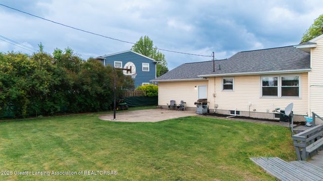 515 Chanticleer Trail, Lansing, MI 48917