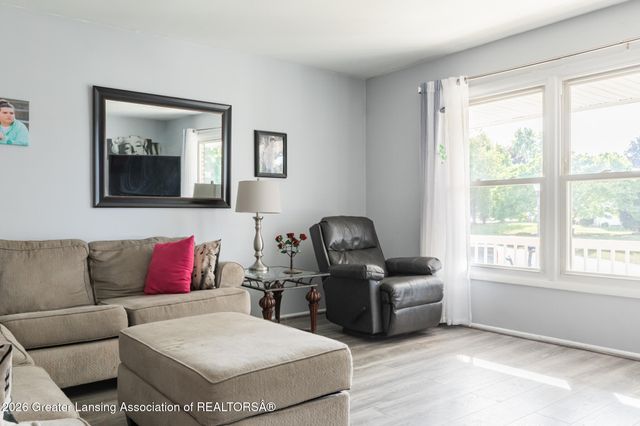 515 Chanticleer Trail, Lansing, MI 48917