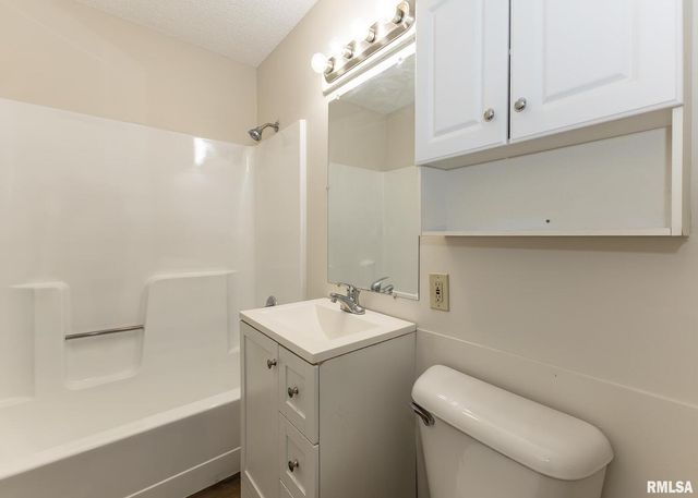 1529 N 8TH Street, Clinton, IA 52732