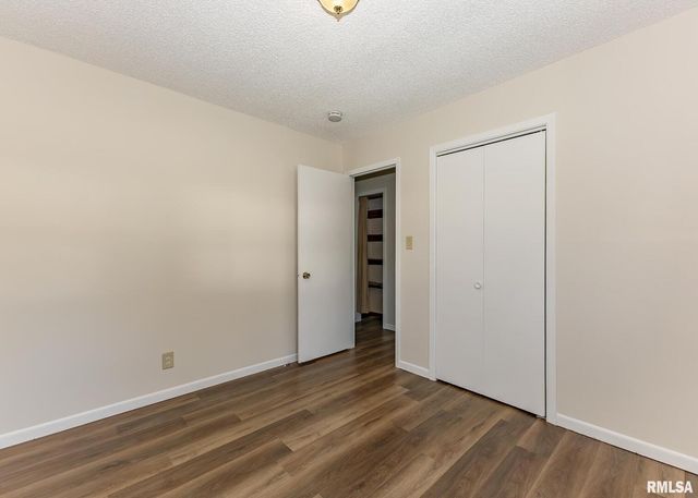 1529 N 8TH Street, Clinton, IA 52732