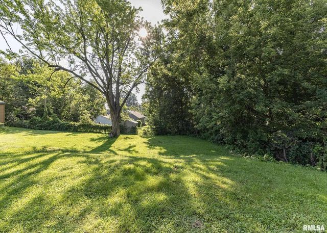 1529 N 8TH Street, Clinton, IA 52732