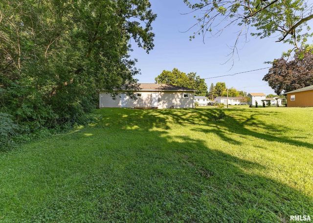 1529 N 8TH Street, Clinton, IA 52732