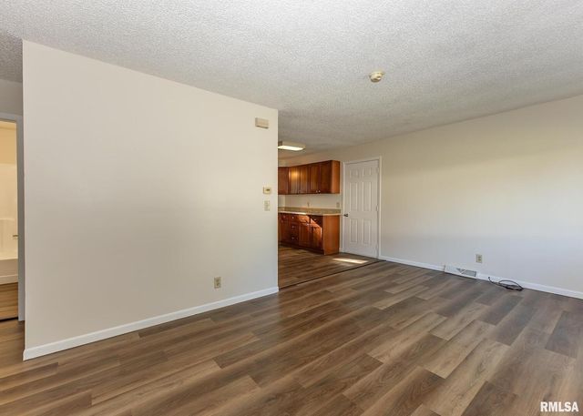 1529 N 8TH Street, Clinton, IA 52732