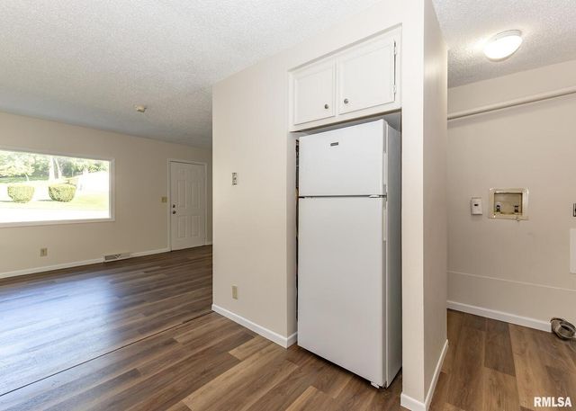 1529 N 8TH Street, Clinton, IA 52732