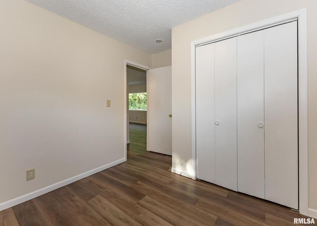 1529 N 8TH Street, Clinton, IA 52732