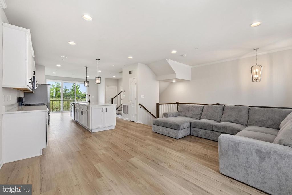 Image 11 of property listing at 1076 OVERLOOK WAY, Laurel, MD 20707