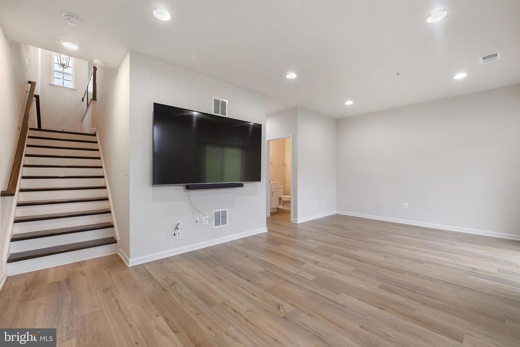 Image 14 of property listing at 1076 OVERLOOK WAY, Laurel, MD 20707