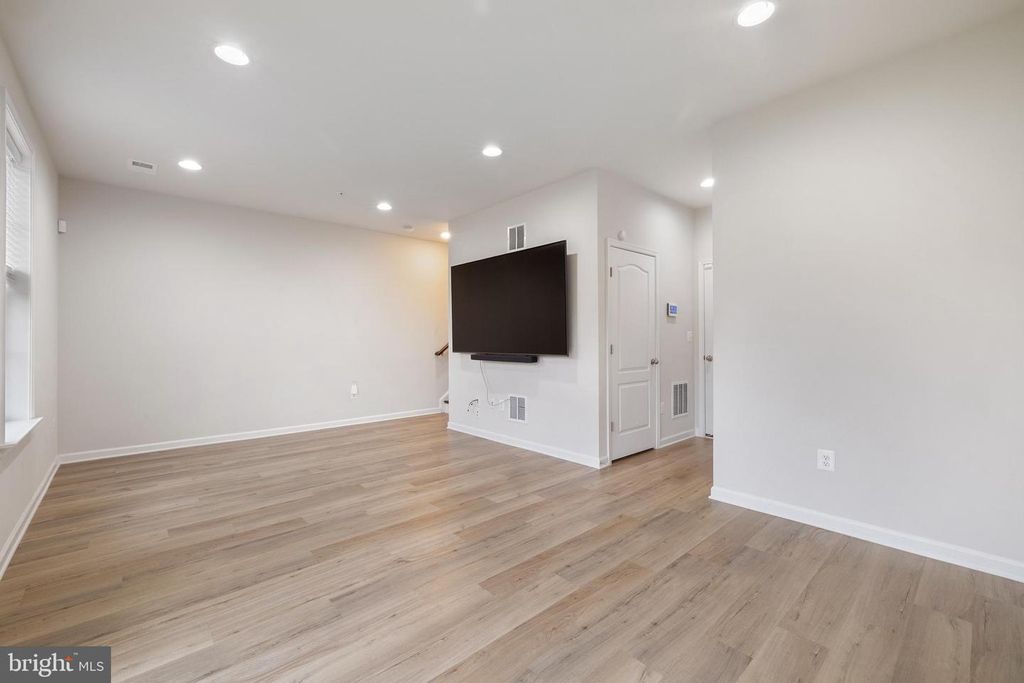 Image 15 of property listing at 1076 OVERLOOK WAY, Laurel, MD 20707