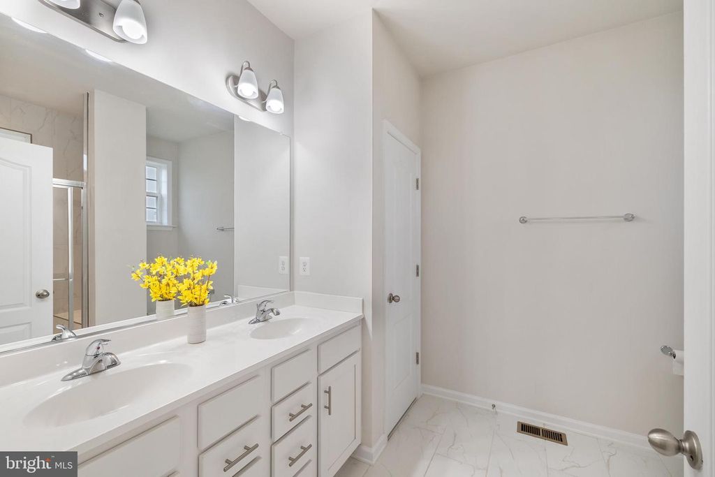 Image 18 of property listing at 1076 OVERLOOK WAY, Laurel, MD 20707