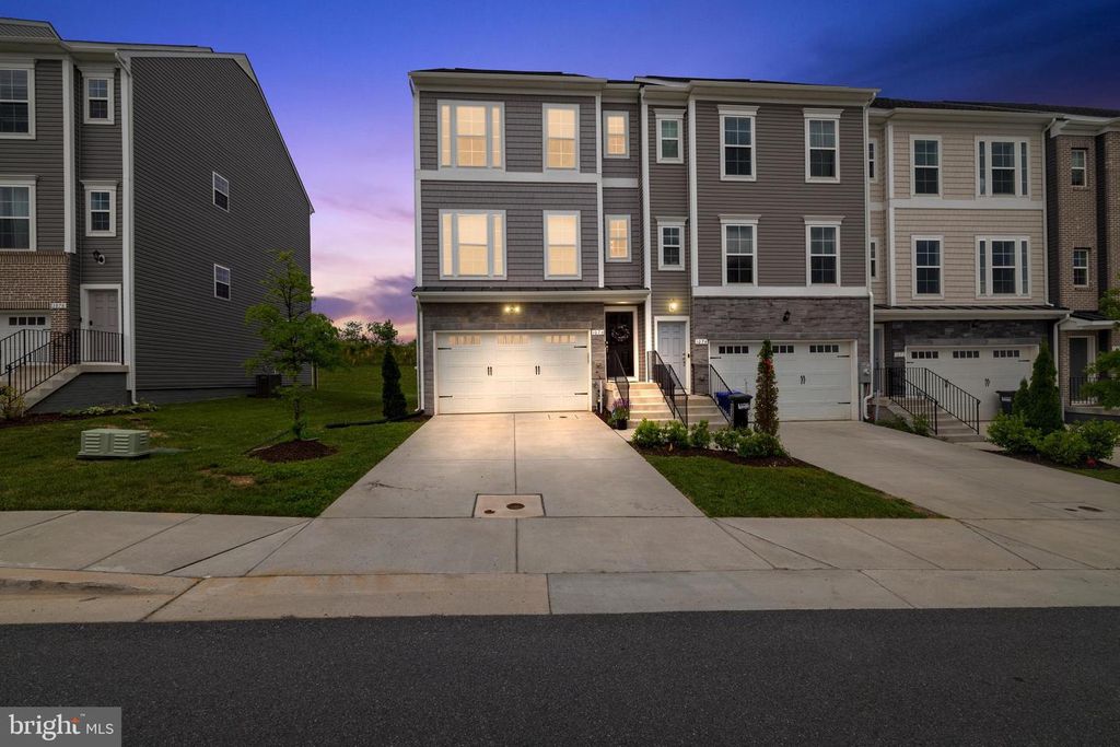 Image 4 of property listing at 1076 OVERLOOK WAY, Laurel, MD 20707