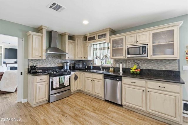 2034 Guerne Avenue, Simi Valley, CA 93063