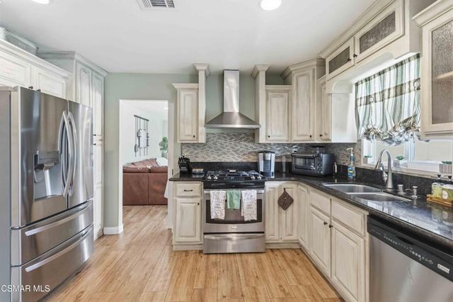 2034 Guerne Avenue, Simi Valley, CA 93063