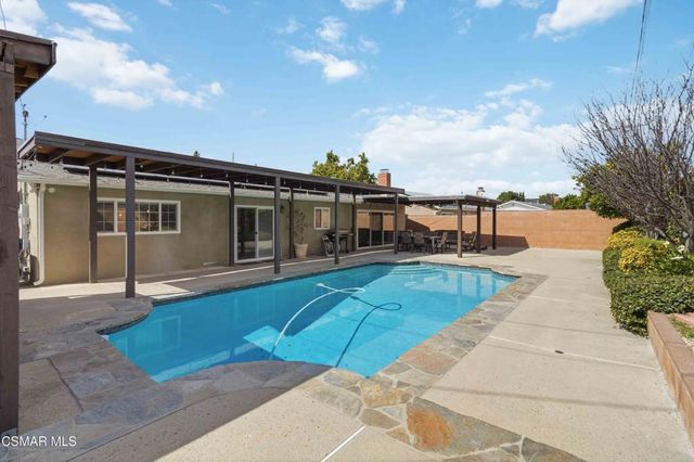 2034 Guerne Avenue, Simi Valley, CA 93063