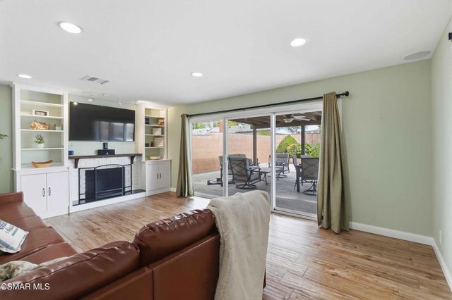 2034 Guerne Avenue, Simi Valley, CA 93063