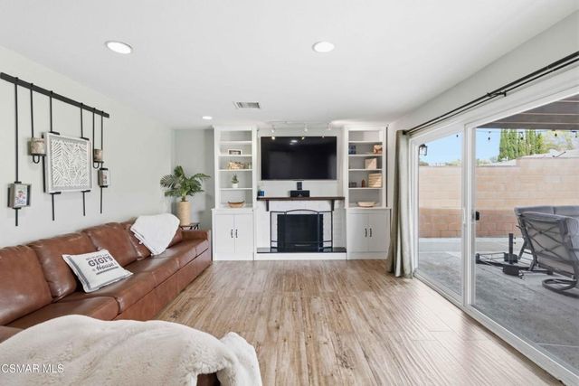 2034 Guerne Avenue, Simi Valley, CA 93063