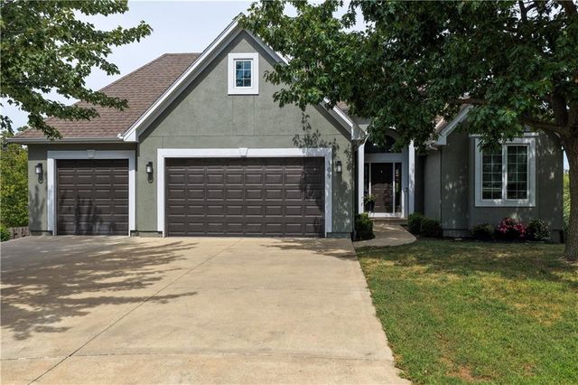 109 SE Chelsea Drive, Lee's Summit, MO 64063