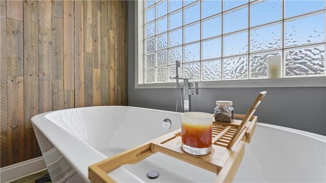 109 SE Chelsea Drive, Lee's Summit, MO 64063