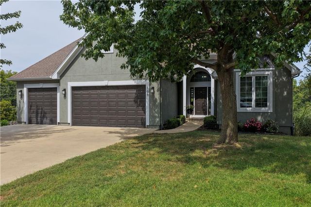 109 SE Chelsea Drive, Lee's Summit, MO 64063