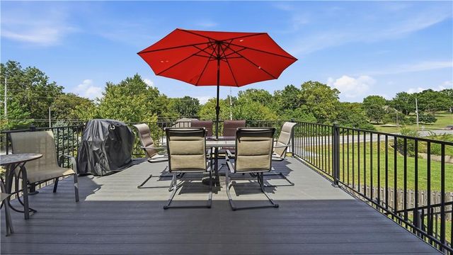 109 SE Chelsea Drive, Lee's Summit, MO 64063