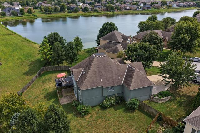 109 SE Chelsea Drive, Lee's Summit, MO 64063