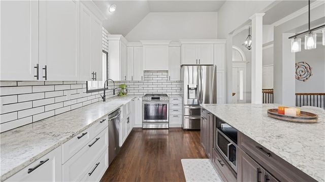 109 SE Chelsea Drive, Lee's Summit, MO 64063