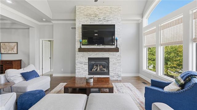 109 SE Chelsea Drive, Lee's Summit, MO 64063
