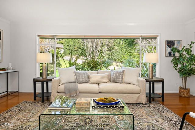 1948 Ravista Lane, La Canada Flintridge, CA 91011