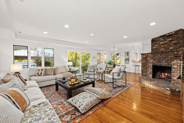 1948 Ravista Lane, La Canada Flintridge, CA 91011