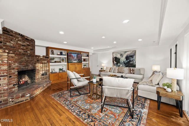 1948 Ravista Lane, La Canada Flintridge, CA 91011