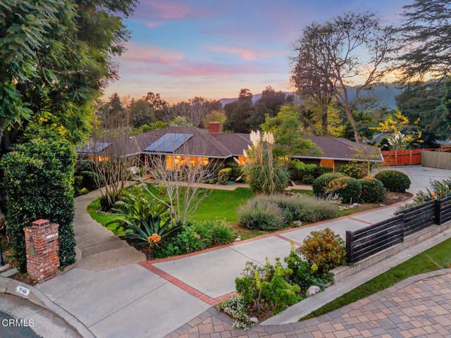 1948 Ravista Lane, La Canada Flintridge, CA 91011