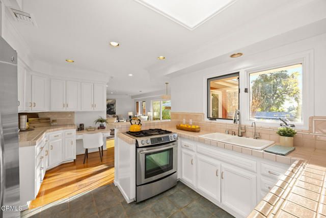 1948 Ravista Lane, La Canada Flintridge, CA 91011