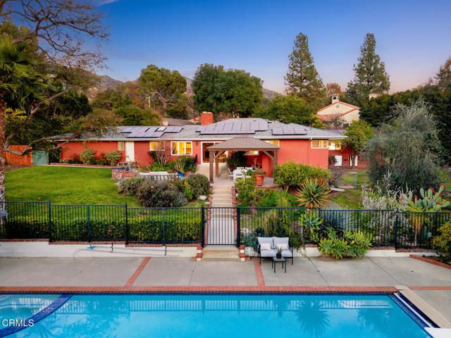 1948 Ravista Lane, La Canada Flintridge, CA 91011