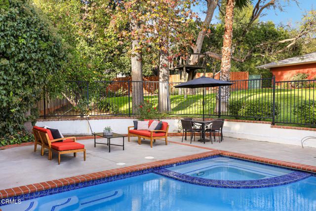 1948 Ravista Lane, La Canada Flintridge, CA 91011