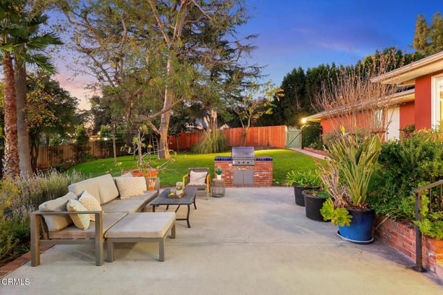 1948 Ravista Lane, La Canada Flintridge, CA 91011