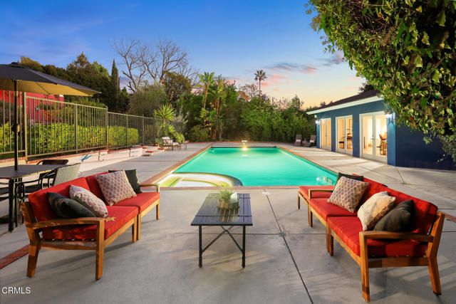 1948 Ravista Lane, La Canada Flintridge, CA 91011