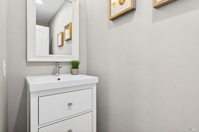 4720 Granada Dr, Santa Rosa, CA 95409