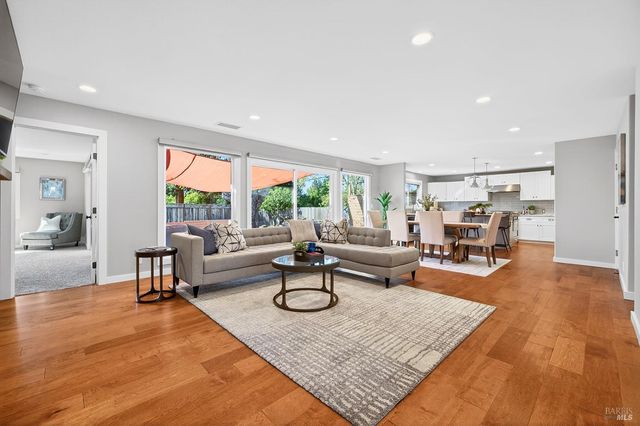 4720 Granada Dr, Santa Rosa, CA 95409