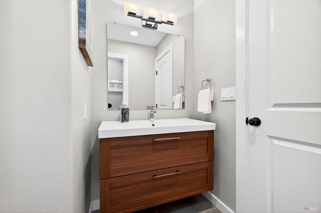 4720 Granada Dr, Santa Rosa, CA 95409